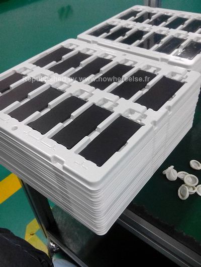 iphone_5s_batteries_tray