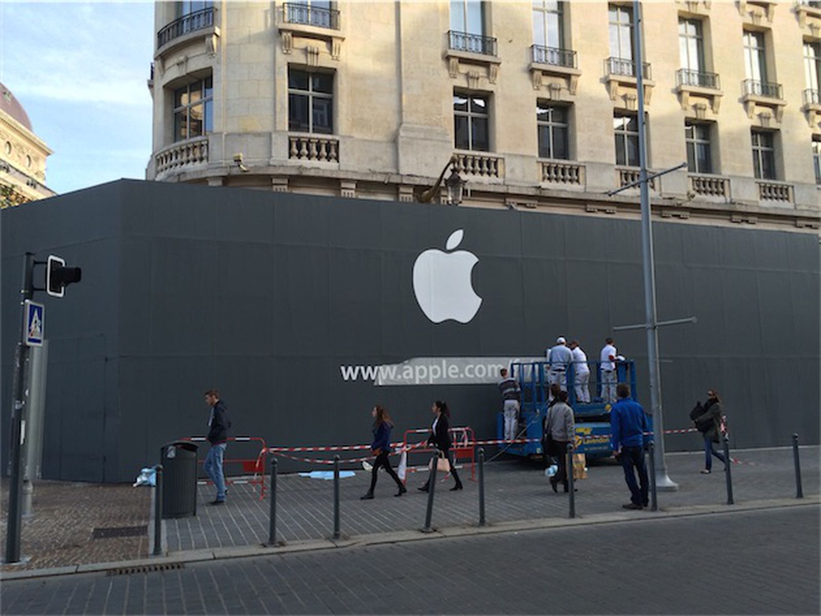 Эпл где. Apple Store магазин во Франции. Apple Store iphone 13. Ближайшие магазины Apple. Apple Store открыт.