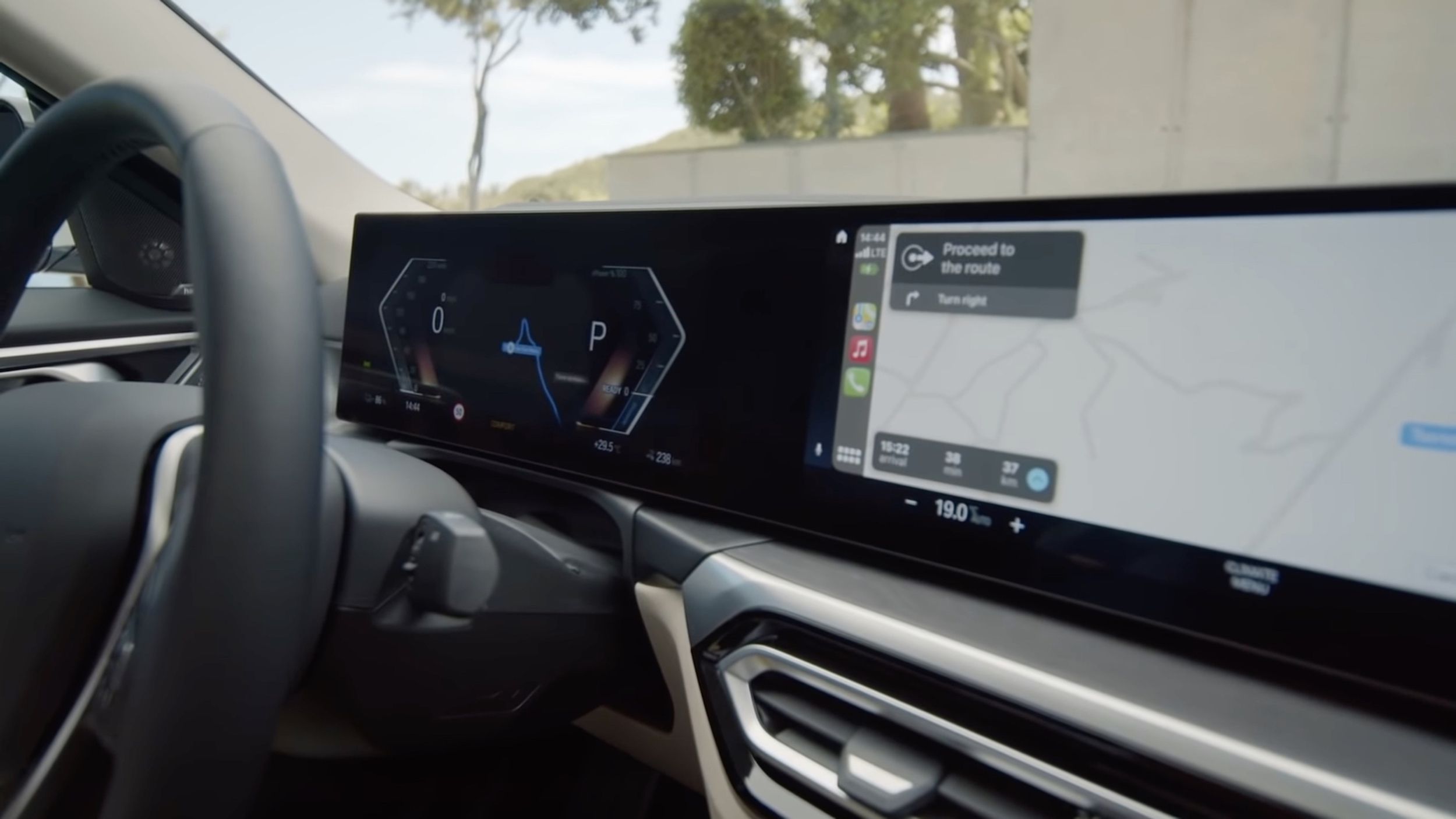 bmw-i4-showcases-fully-integrated-apple-carplay-in-instrument-cluster