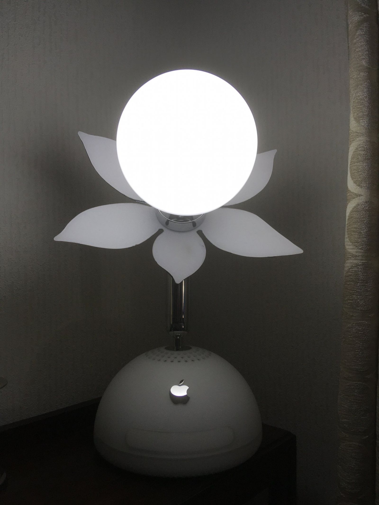 Gallery Imac G4 Transformed Into Desk Lamp Macrumors