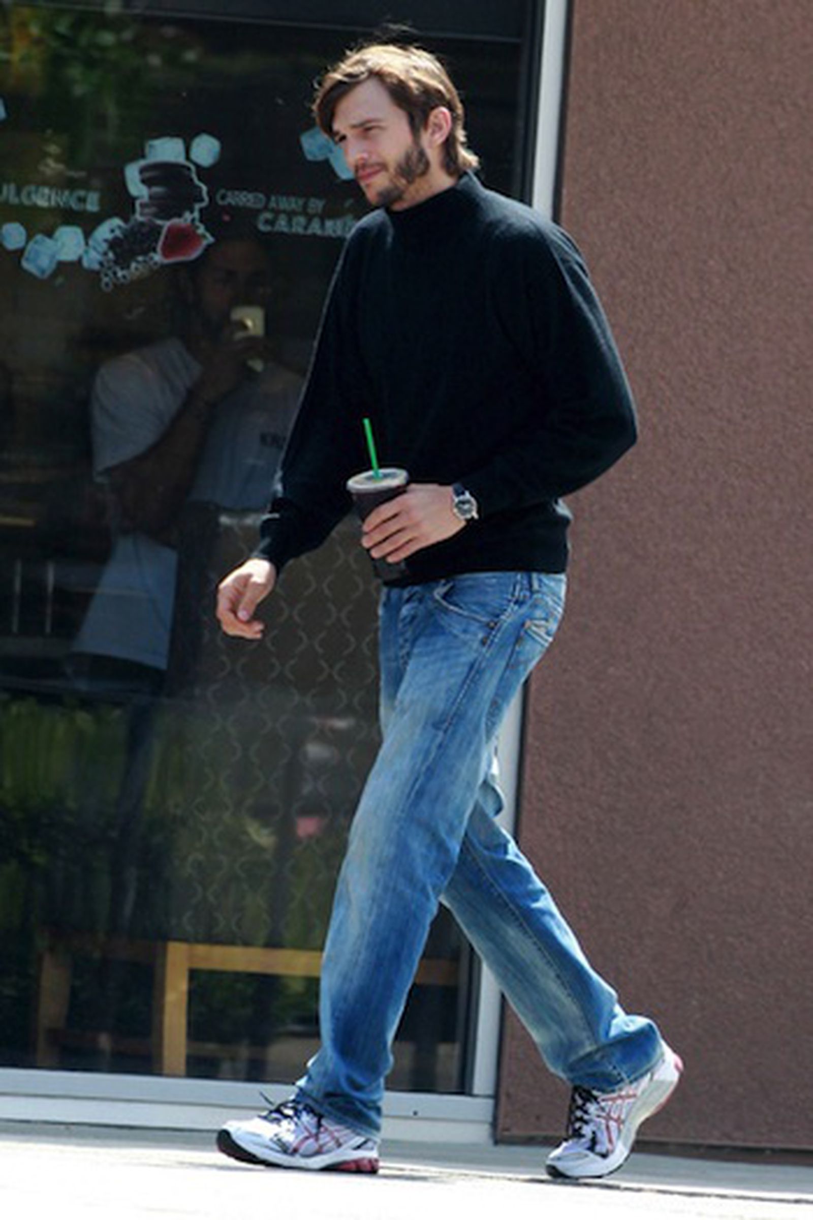 Kutcher Wearing Jobs' Trademark - MacRumors
