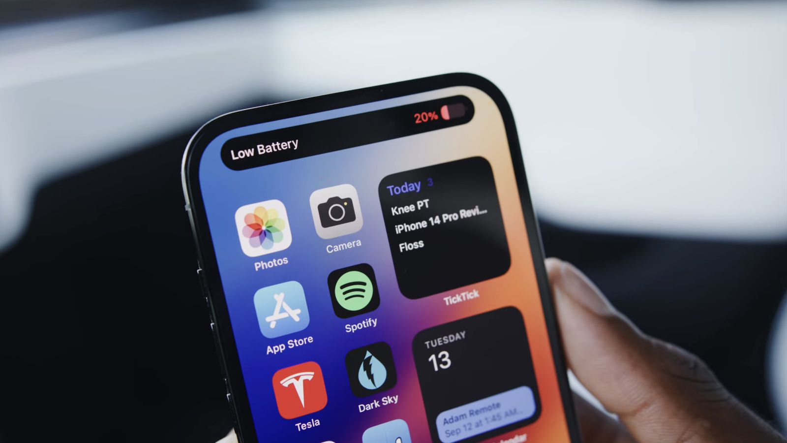 iphone-14-pro-moves-annoying-low-battery-alerts-to-the-dynamic-island