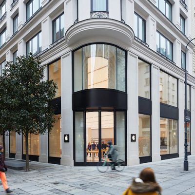 vienna apple store exterior 022118