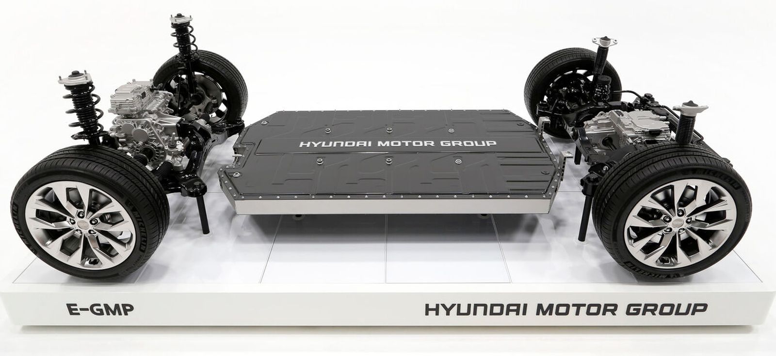 Bloomberg apple hyundai deals