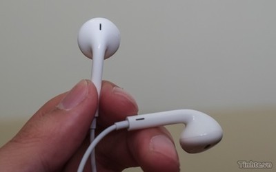 Video Shows Completely Redesigned Headphones for iPhone 5 - MacRumors