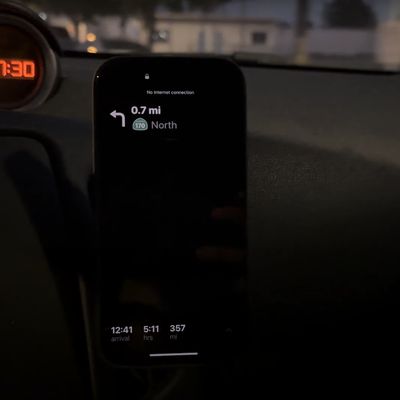 iPhone 14 Pro Always On Display Apple Maps