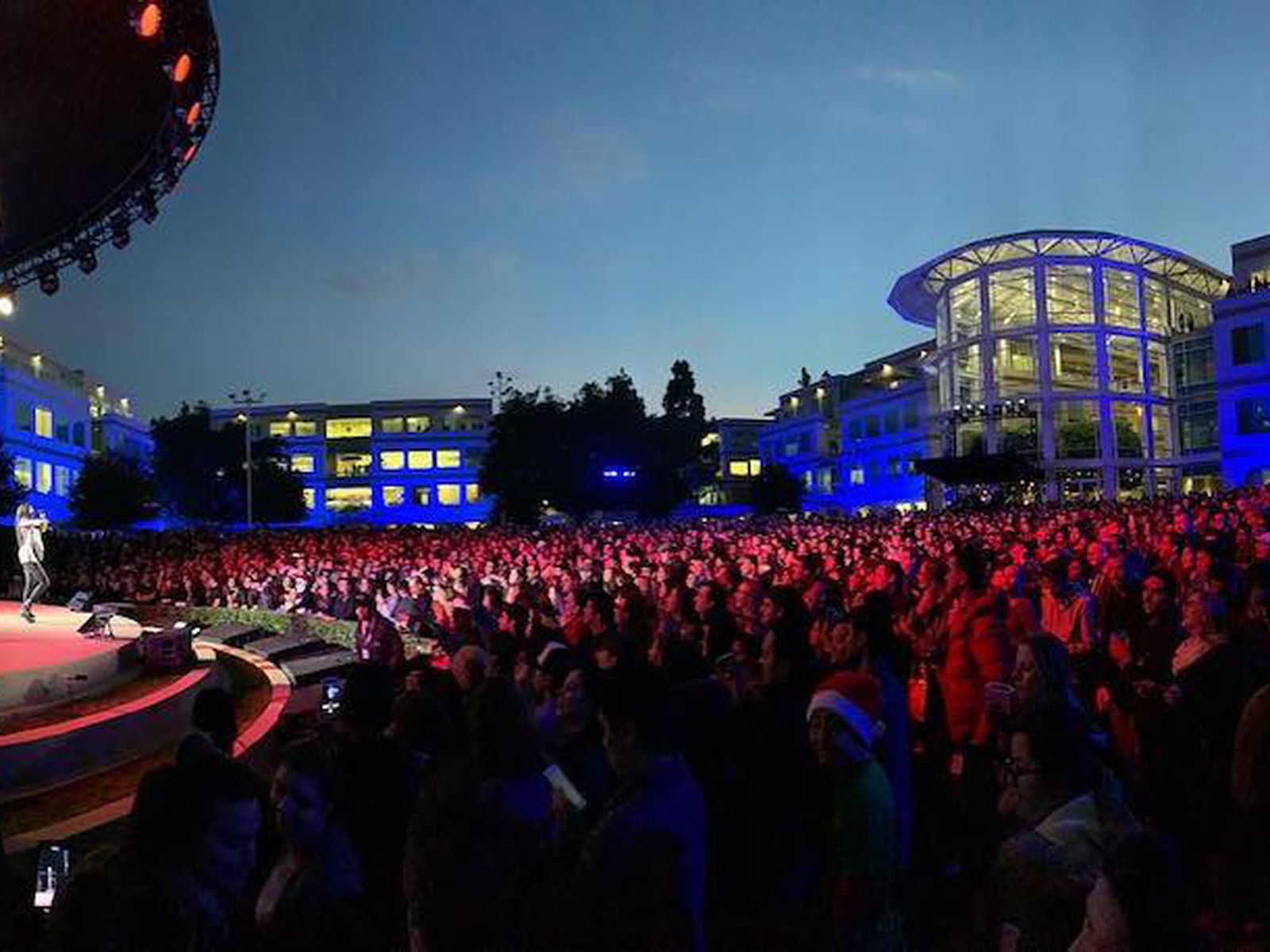 Apple Celebrates Holiday Spirit With Live Performance Of Frozen Soundtrack Let It Go By Idina Menzel Macrumors