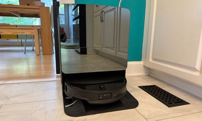 saros 10r robot and dock