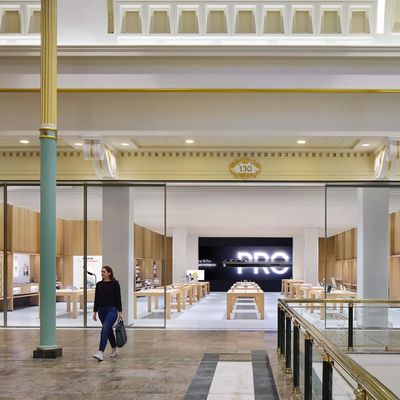 Apple Store Manchester UK