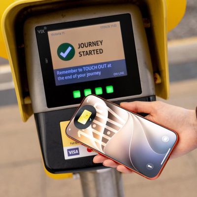 Apple Wallet Bee Card