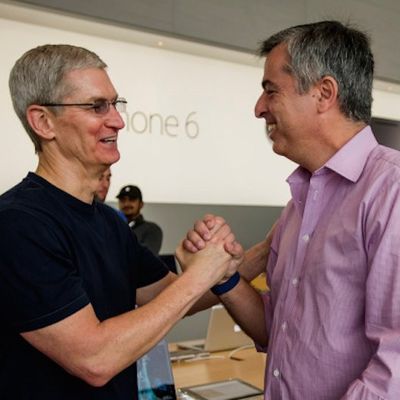Tim Cook Eddy Cue