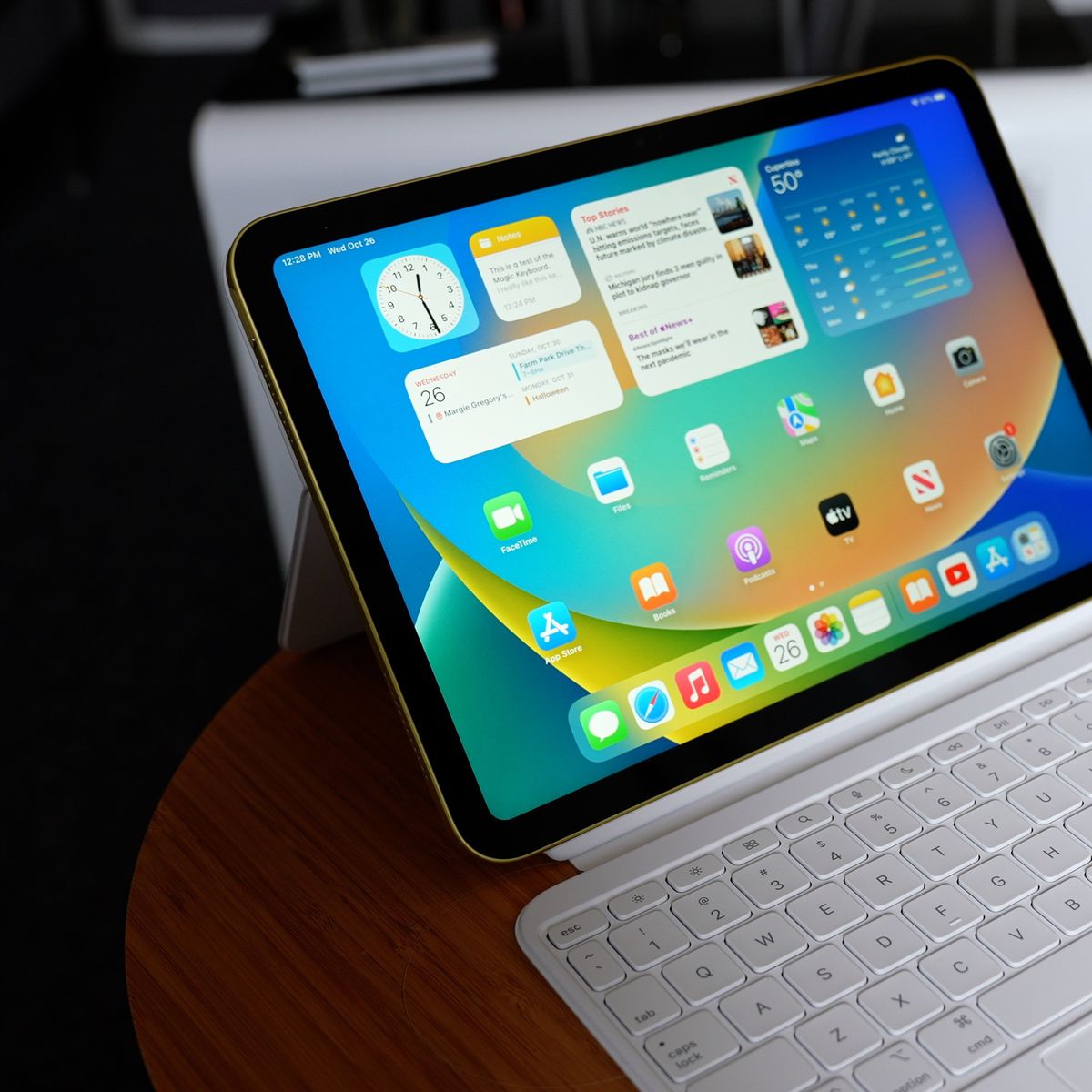 Hands-On With the Magic Keyboard Folio for the New iPad