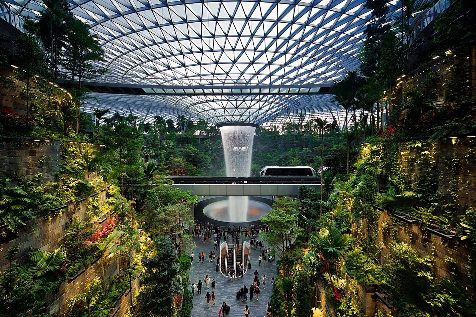 Video Provides Walkthrough of Apple Marina Bay Sands in Singapore on  Opening Day - MacRumors