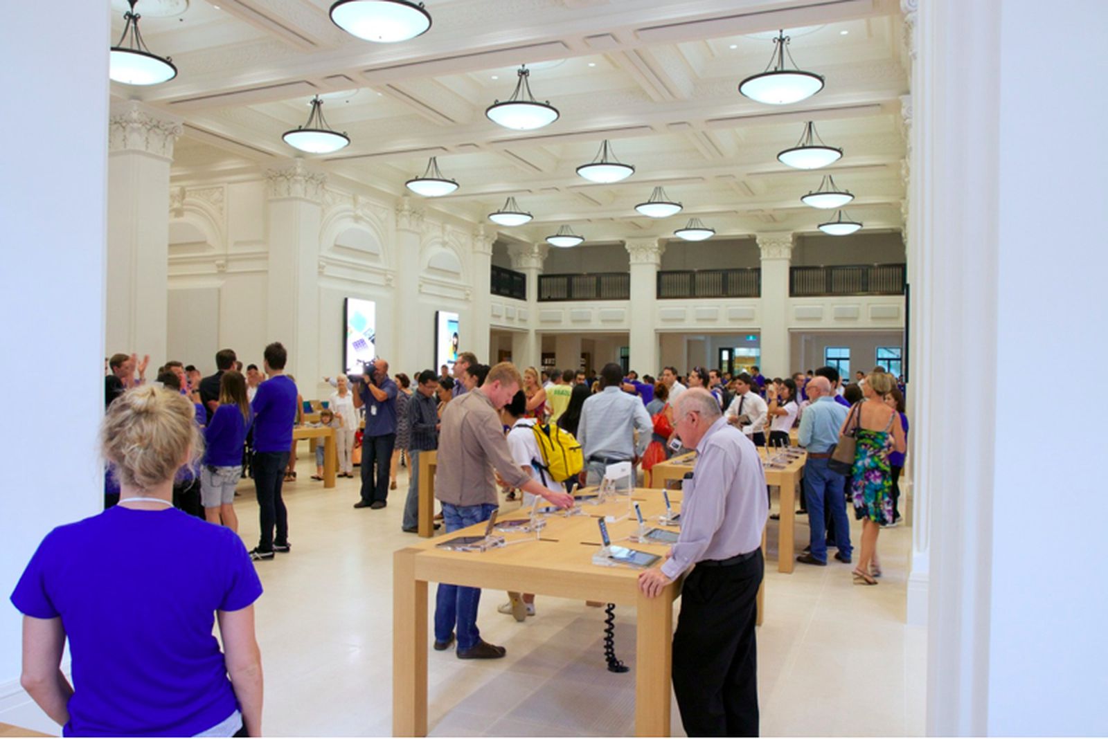 Apple Opens the Doors at its MacArthur Chambers Store in Brisbane