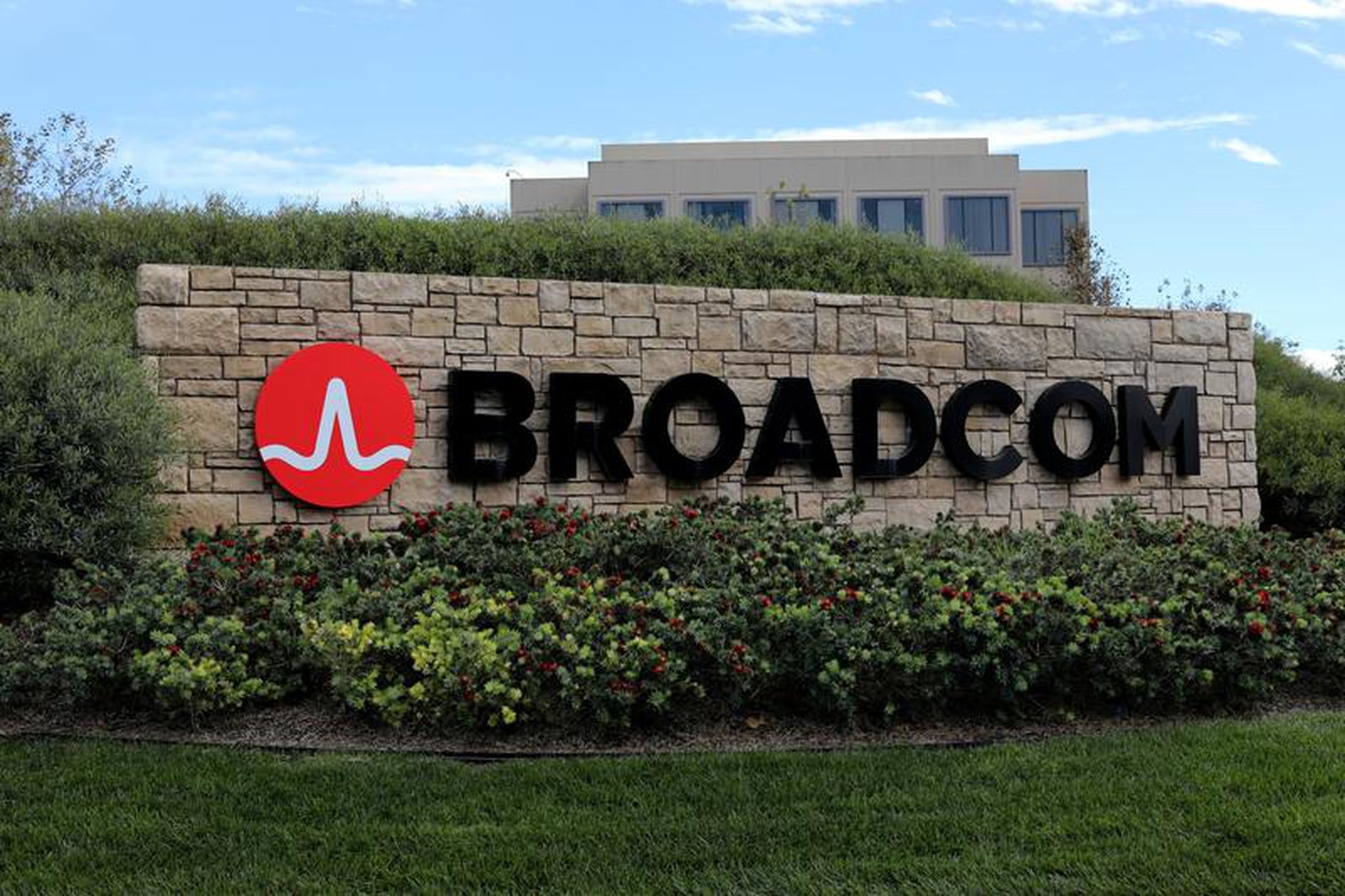 Apple announces multibillion deal with Broadcom to make components in the USA