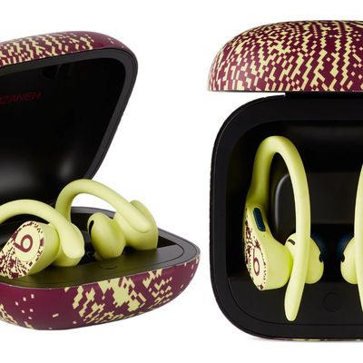 Paria Farzaneh powerbeats pro