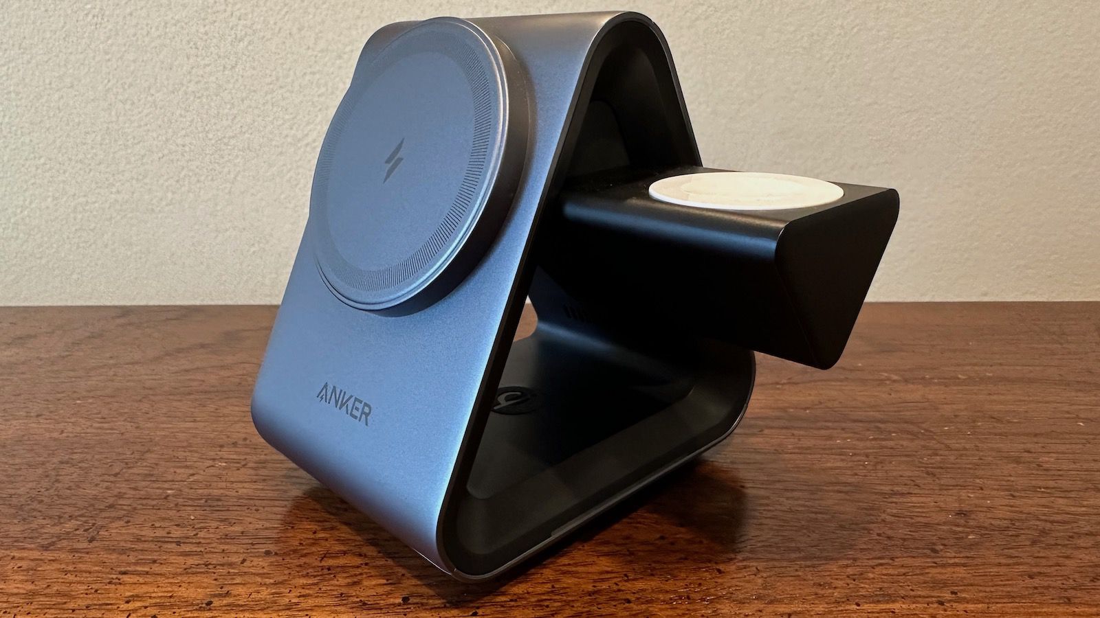 Anker 737 MagGo review: Compact charging at a premium