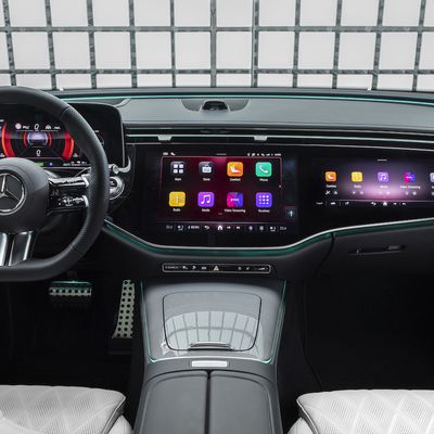 mercedes 2023 e class dash