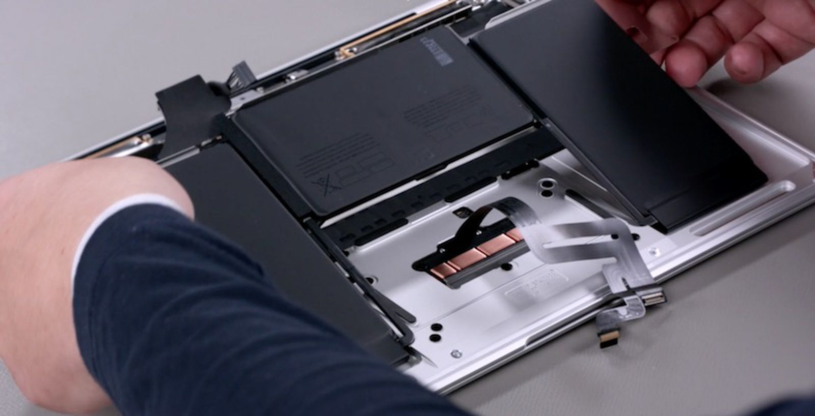 Bukken Handel Classificeren Apple Says Battery Can Be Replaced Individually in New MacBook Air With  Retina Display - MacRumors