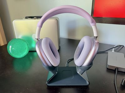 airpods statīvā