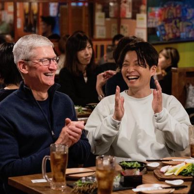 tim cook japan
