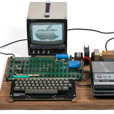 Apple-1 Computer Hand-Numbered by Steve Jobs Expected to Bag Over $375,000 at Public sale thumbnail