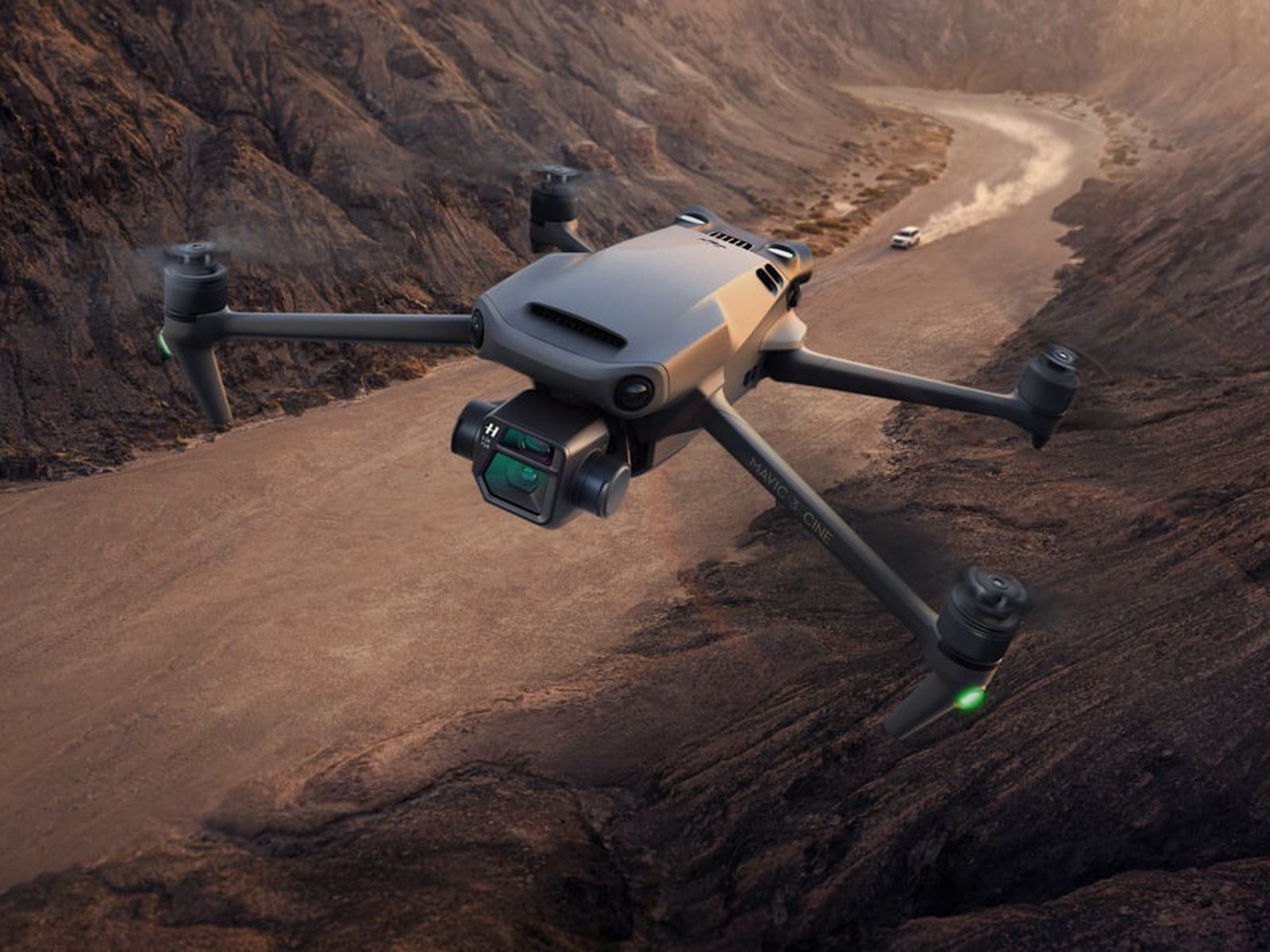 ketcher Klappe Give DJI Launches New Mavic 3 Drone With Longer Flight Time, Improved Cameras  and New Safety Features - MacRumors
