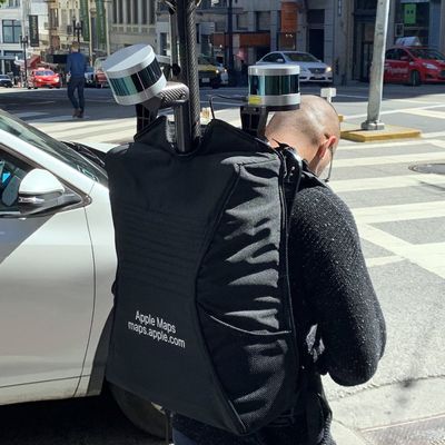 applemapsbackpack1