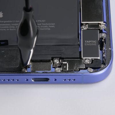 iFixit iPhone 16 Battery Removal