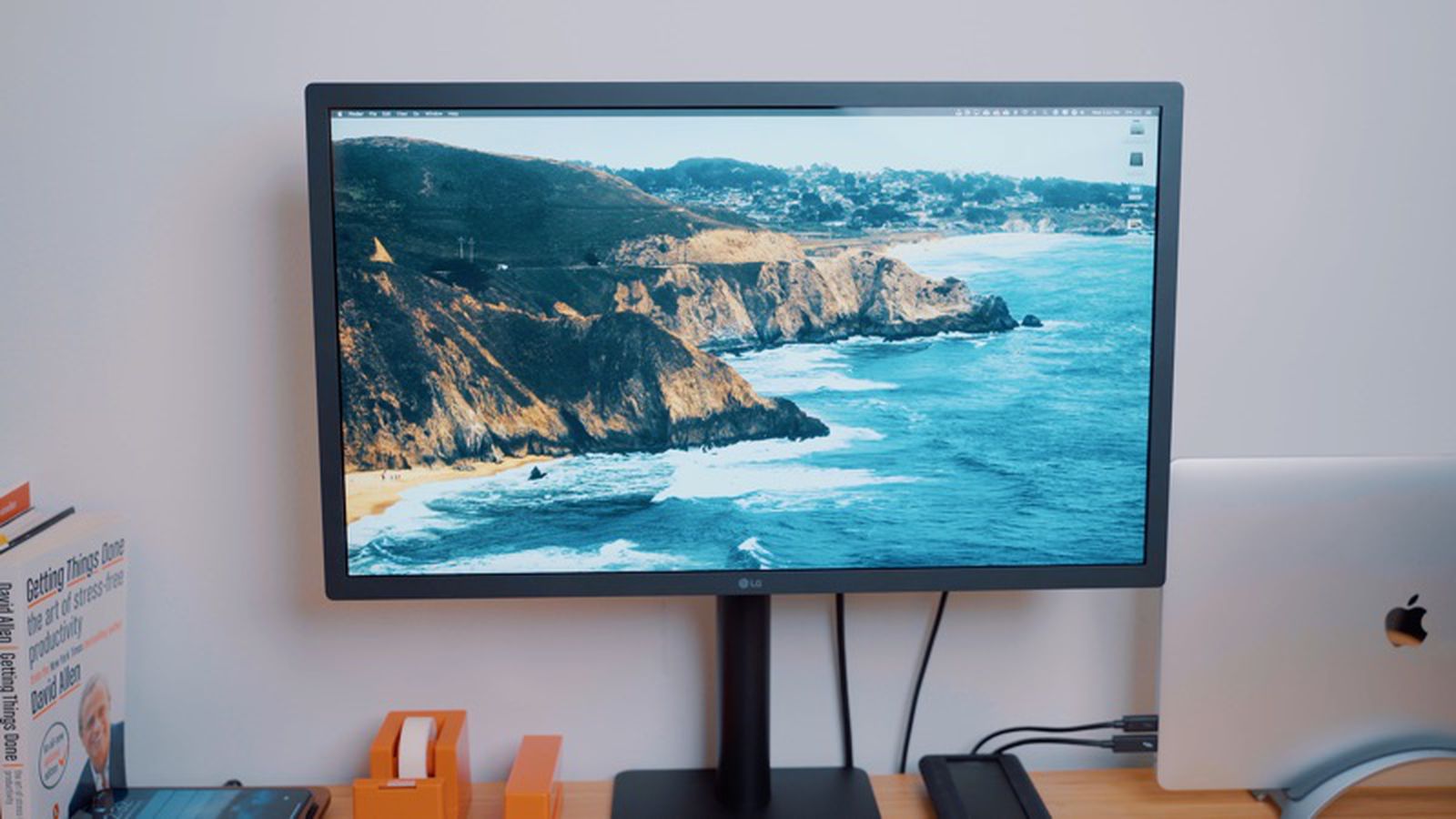 Hands-On With the New 4K 23.7 LG UltraFine Display! 