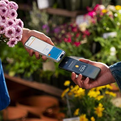 tap to pay iphone italy