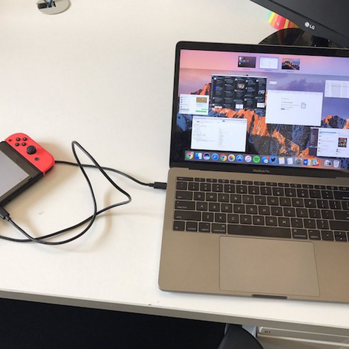 Nintendo Switch Acts as External Battery Pack for USB-C MacBook