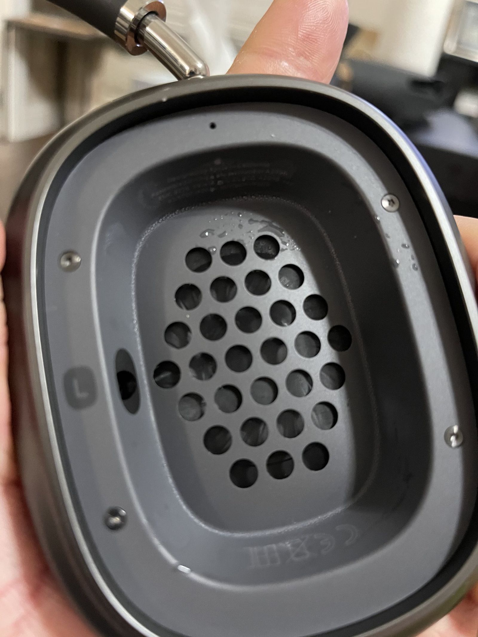Some AirPods Max owners complain about condensation in ear cups
