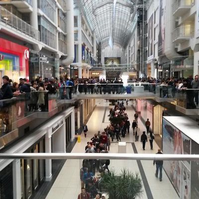 eaton centre iphone 6 line