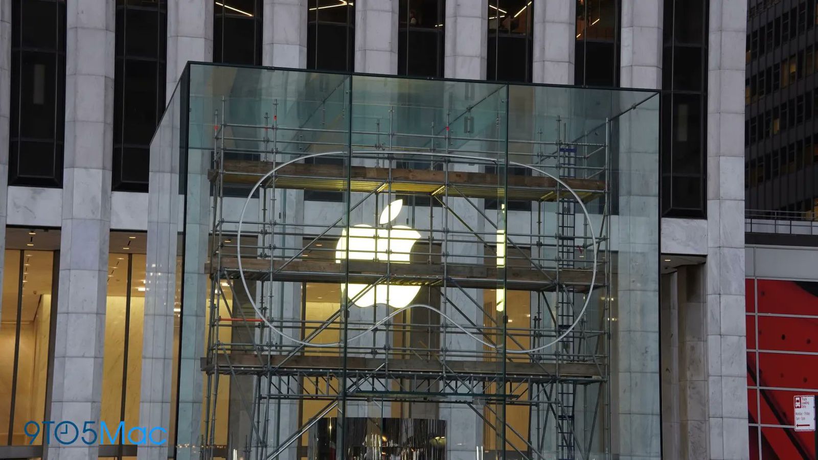 Установка Vision Pro в магазине Apple на Пятой авеню обещает стать зрелищем